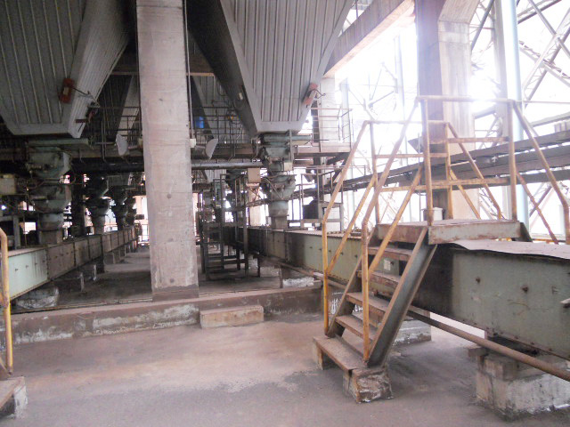 寶鋼股份高爐1#礦槽雙層閥、插板閥刮板機(jī)、斗提機(jī)